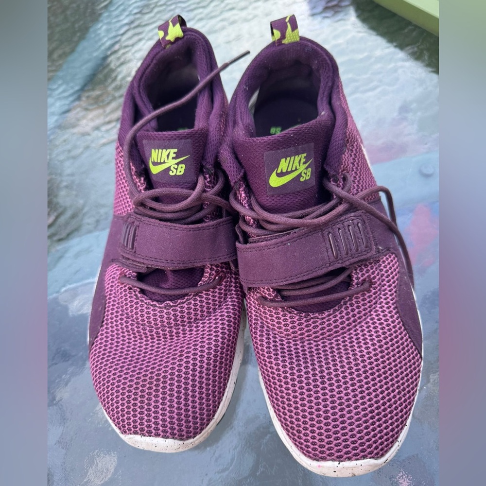 Nike SB Trainerendor sneakers. Women's athletic purple white sneakers size 9